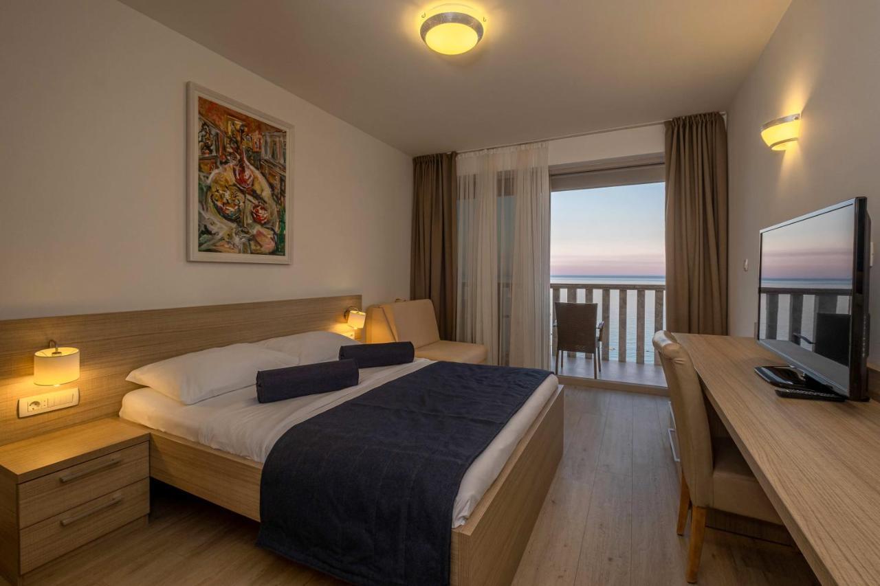 Poseidon The Beach Hotel Budva Exterior photo